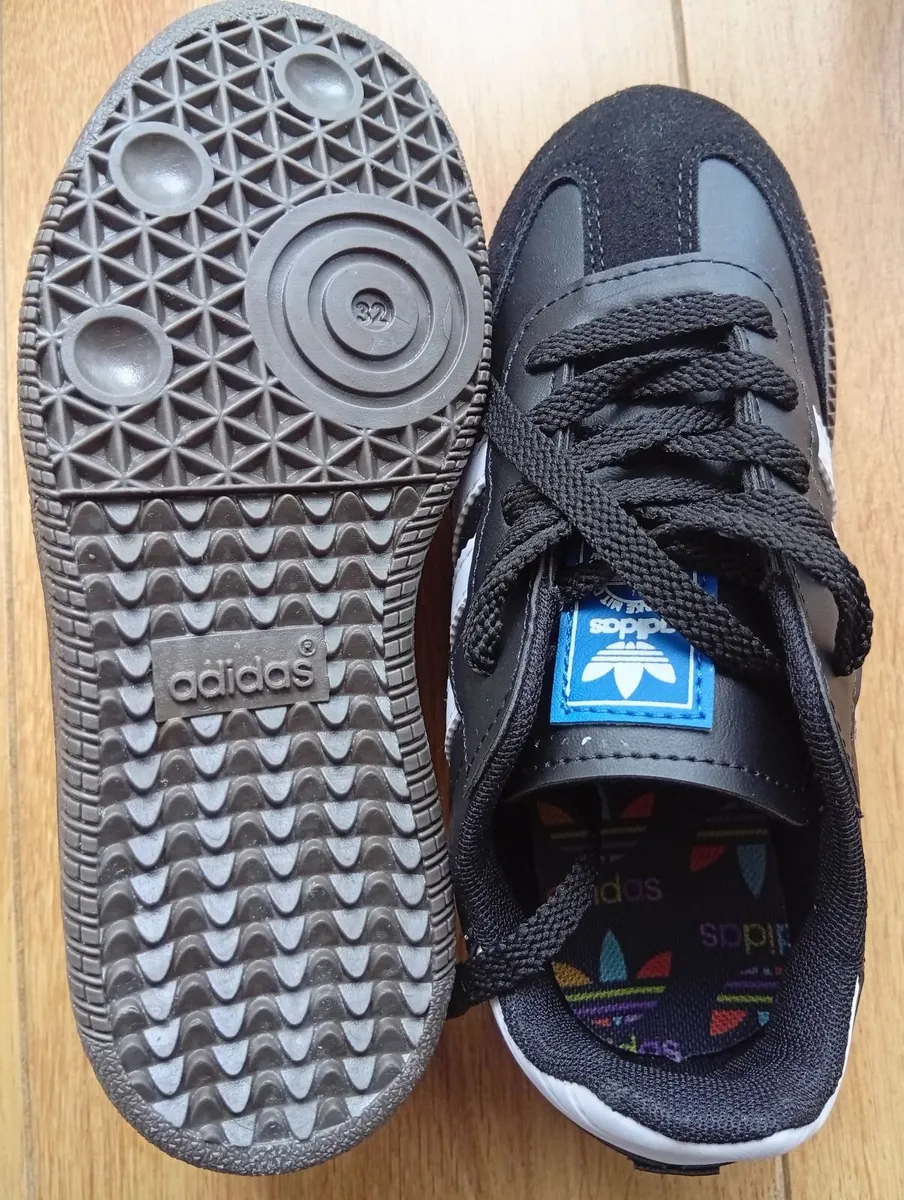 Shoe boys - Image 1