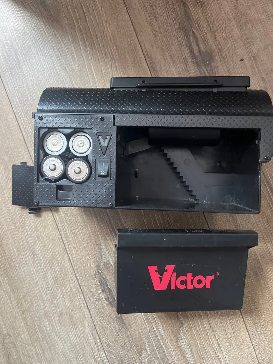 Victor M260 Indoor Multi-Kill Electronic Mousetrap - Image 1