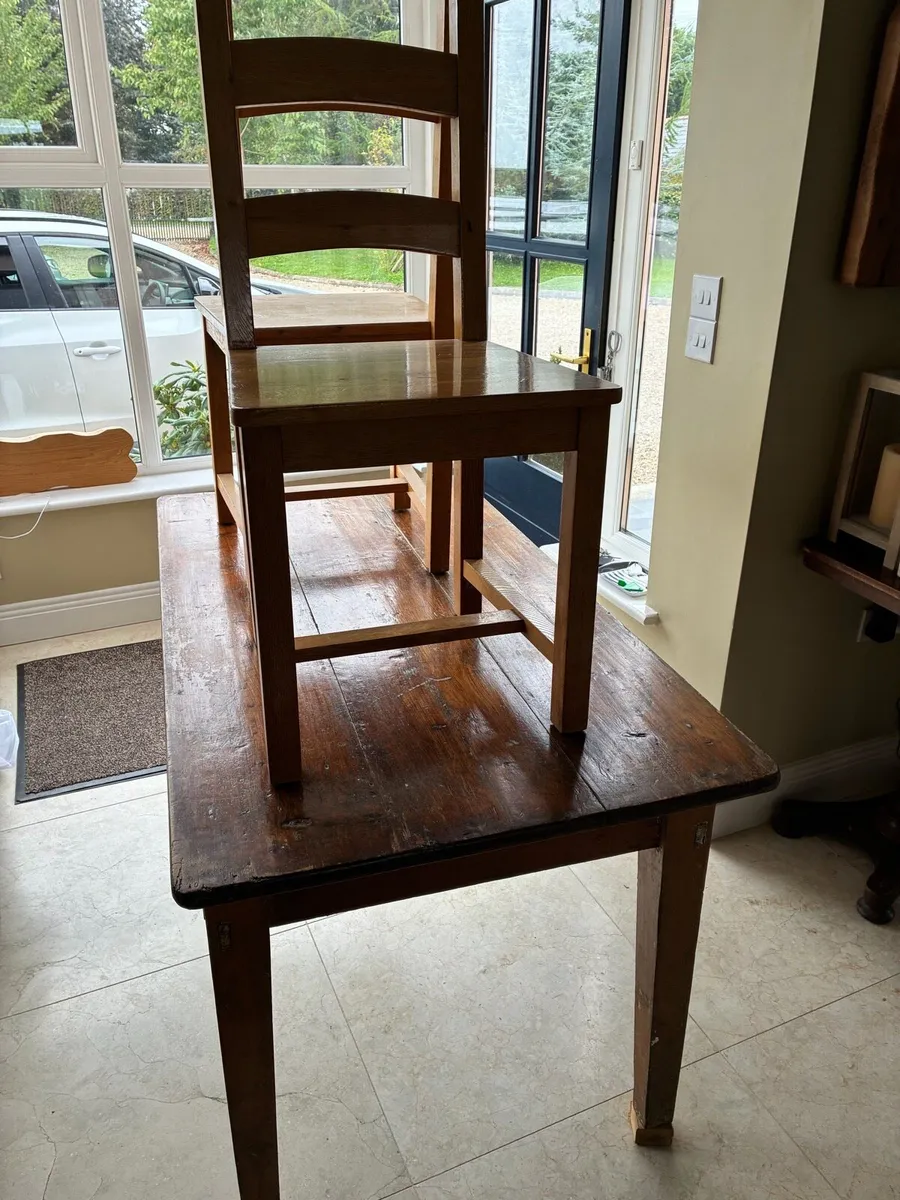 Antique pine table and two chairs - Image 3