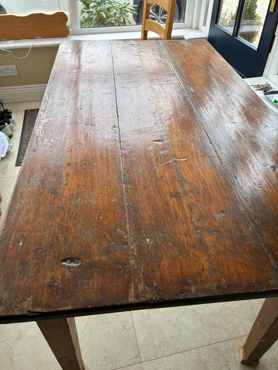 Antique pine table and three chairs - Image 3