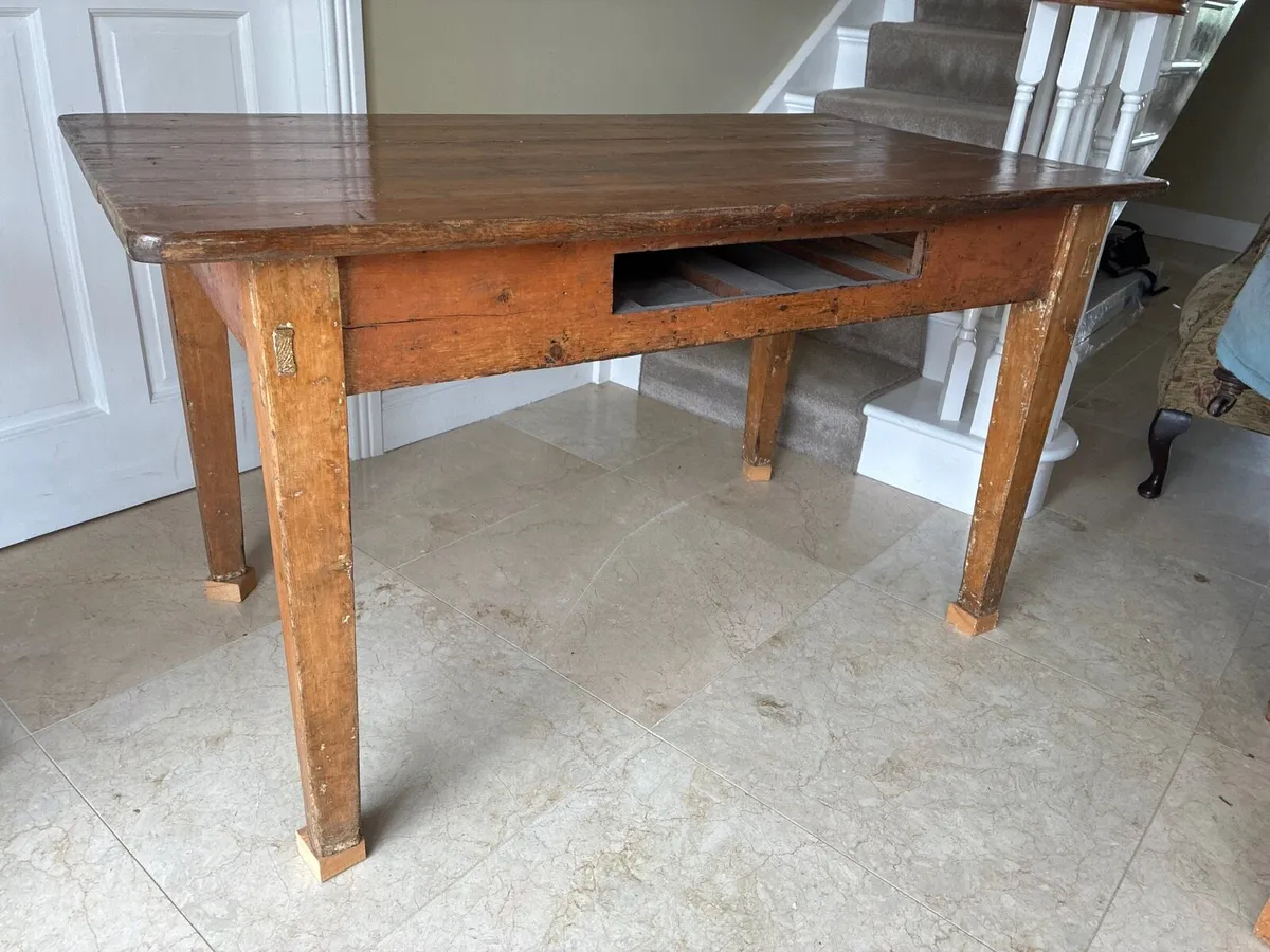 Antique pine table and two chairs - Image 2