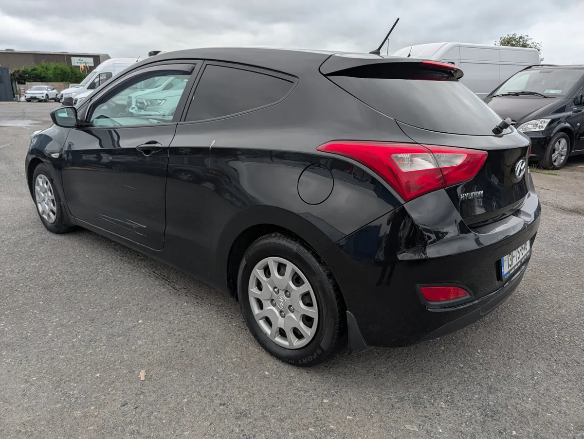 Hyundai i30 van new cvrt - Image 2
