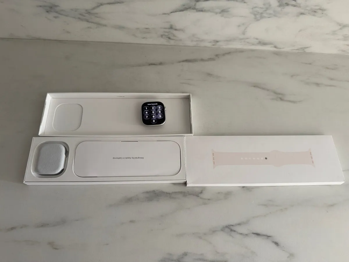 Apple Watch Series 10 46mm - Image 1
