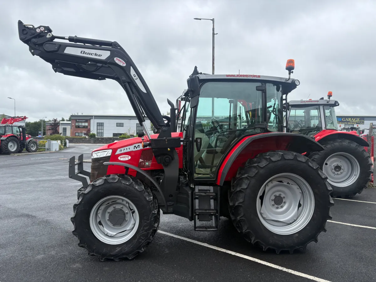 Massey Ferguson 5711m - 750 hours - Image 2