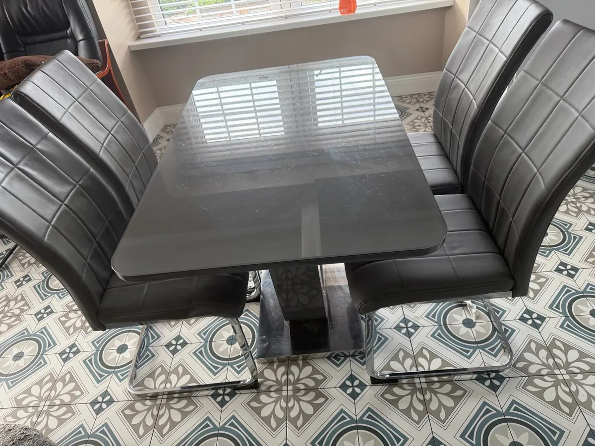 Kitchen Table - Image 1