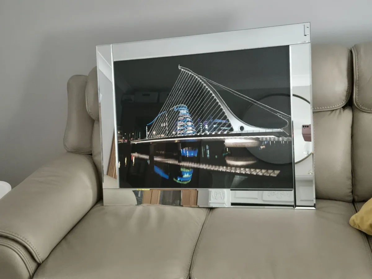 Mirrored picture