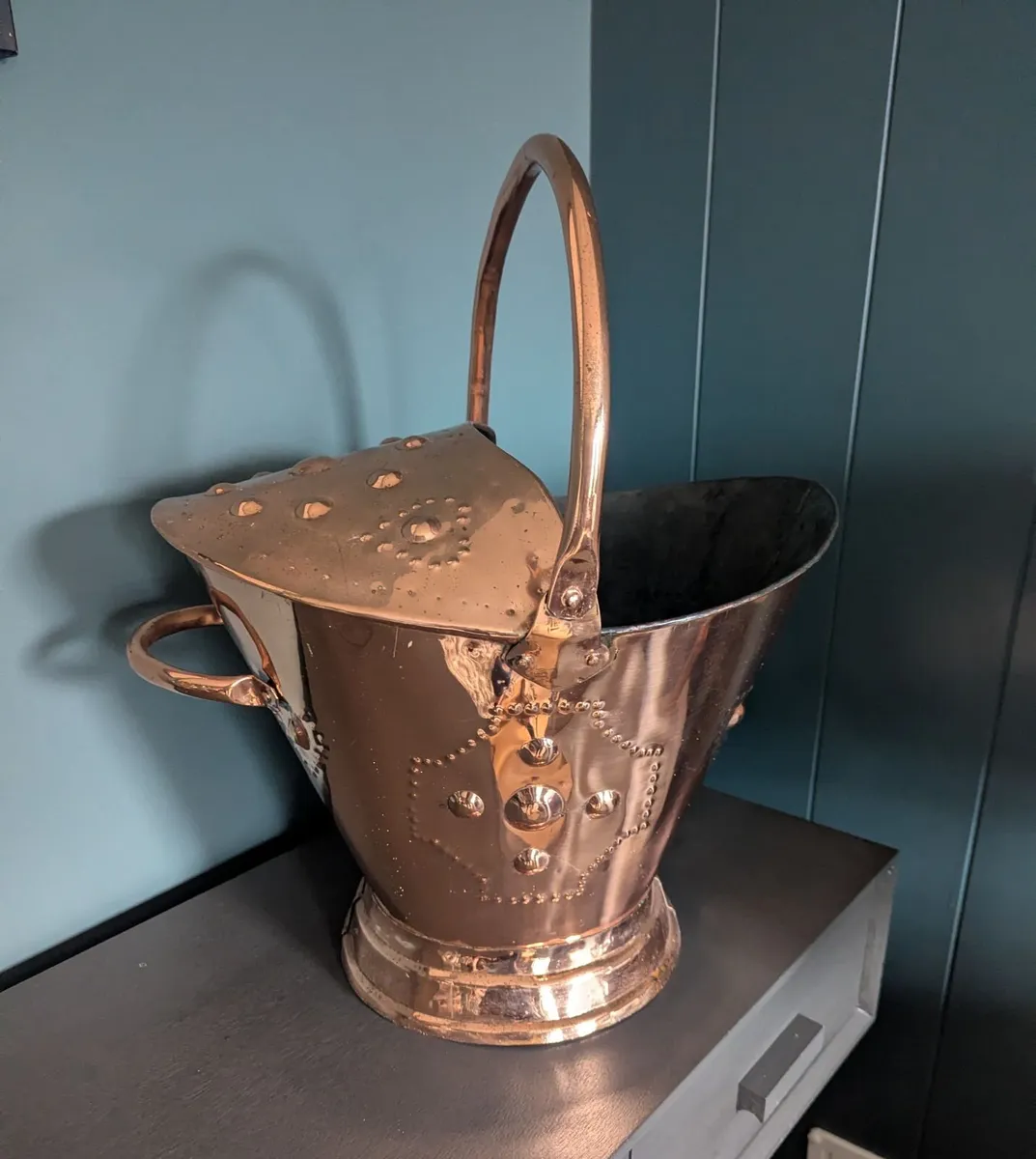 Antique Copper Coal Scuttle / Fireside Bucket - Image 2