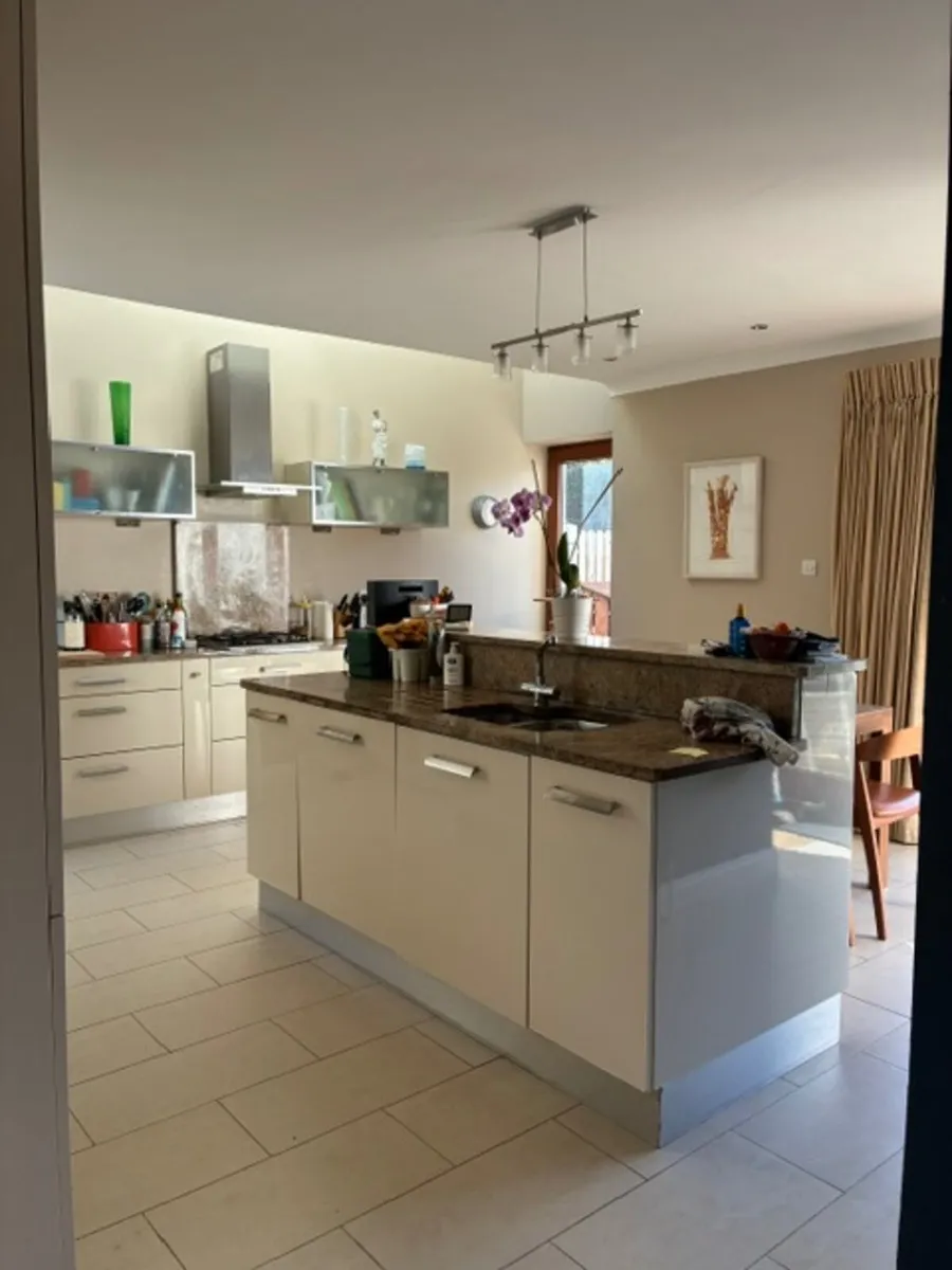 Kitchen - Image 2