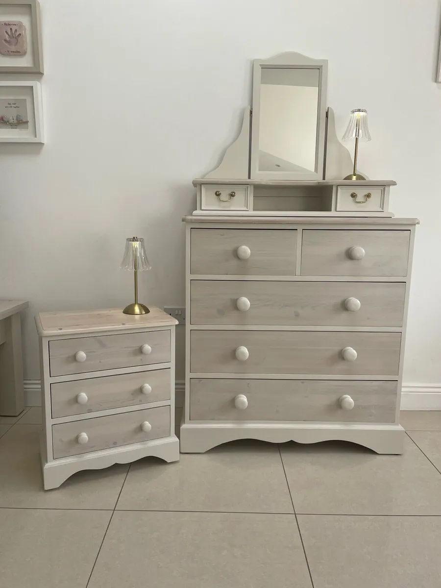 Bedroom Set - Image 1