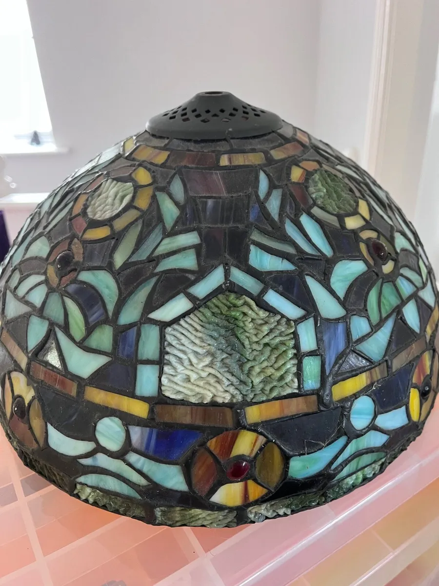 Tiffany glass lamp shade - Image 2