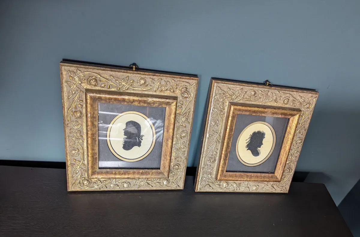 2 Antique Silhouette Portraits - Ornate Gilt frame - Image 1