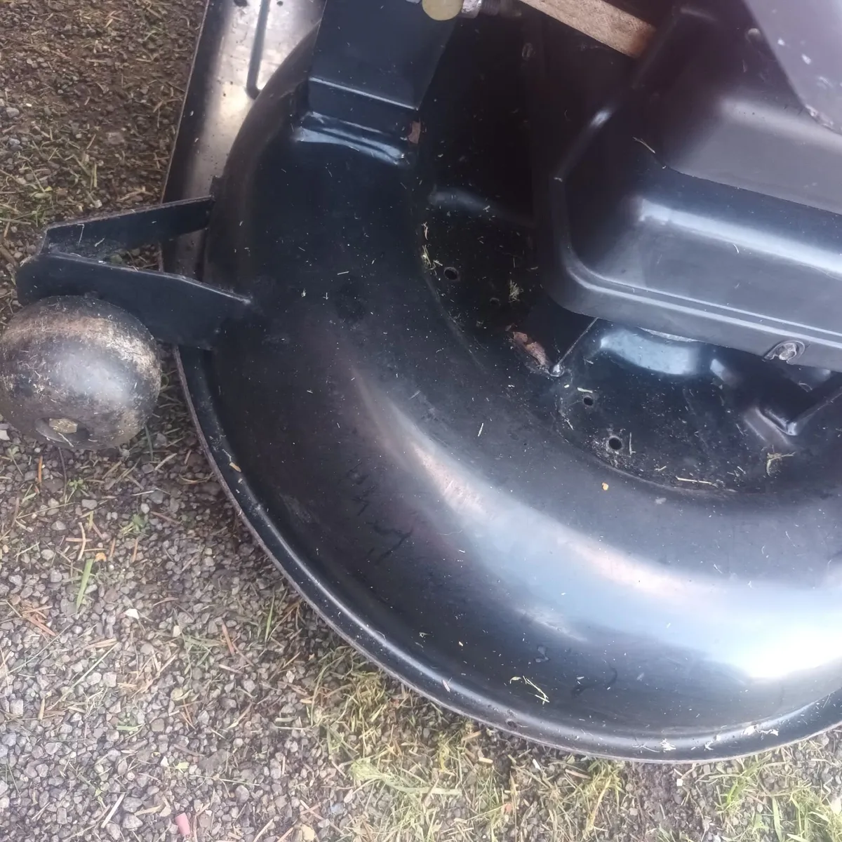 Ride on lawn mower - Image 3