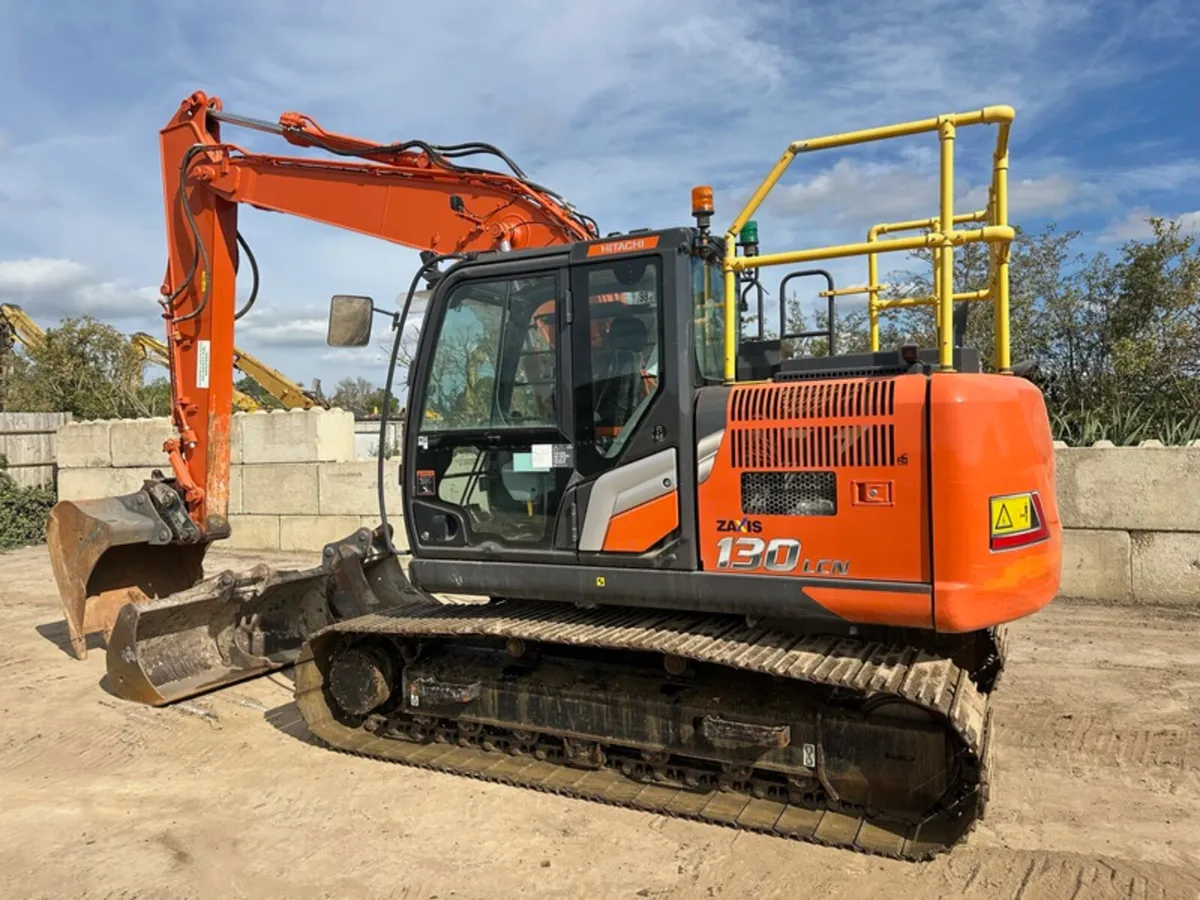 2024 HITACHI ZX130LC-7 , ONLY 1300HRS ,X3 BUCKETS - Image 4
