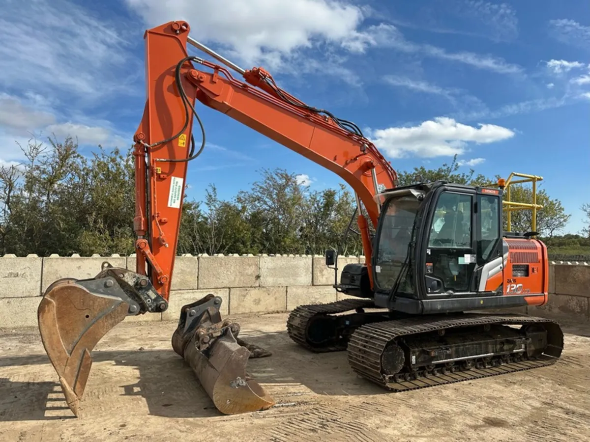 2024 HITACHI ZX130LC-7 , ONLY 1300HRS ,X3 BUCKETS - Image 3