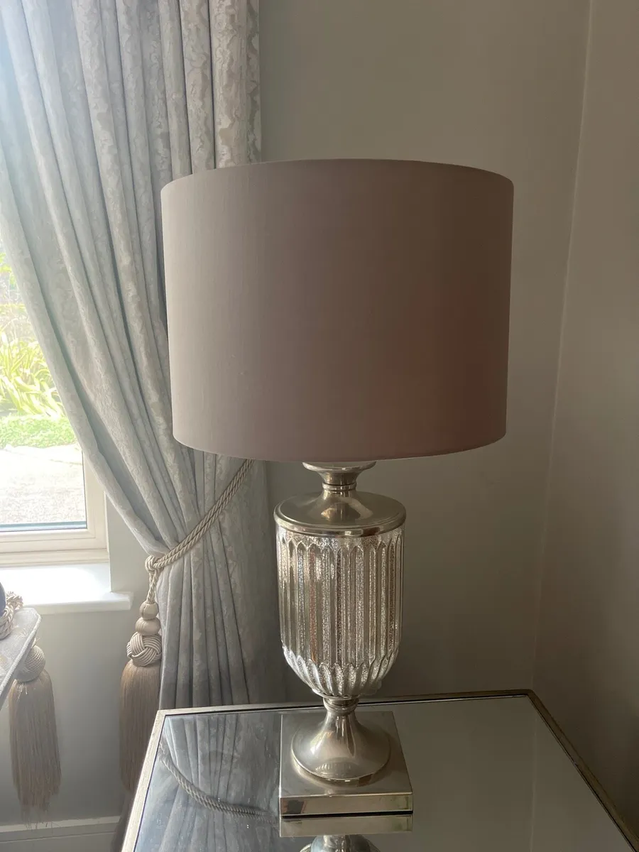 Shanleys Nest of Tables & Lamp - Image 4