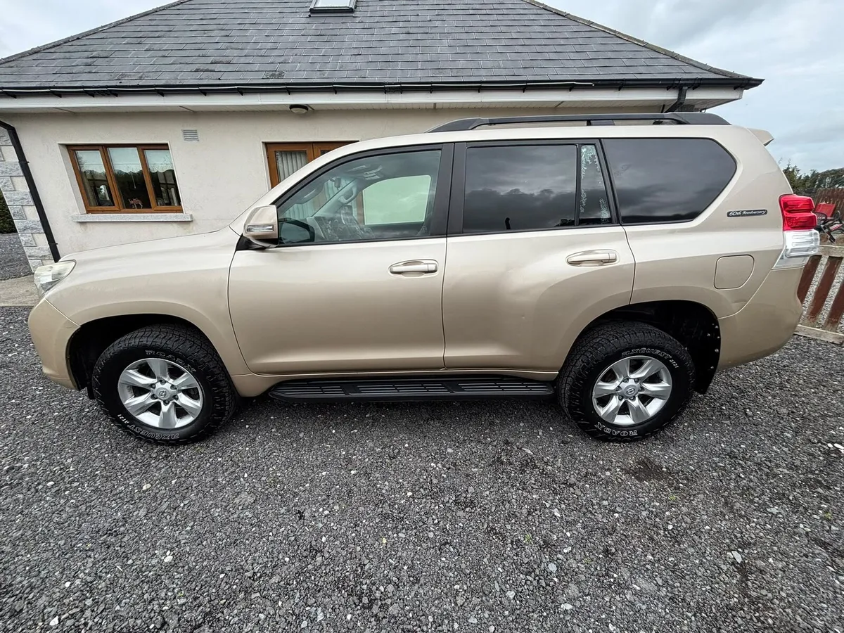 Toyota  landcruiser  jeep - Image 2
