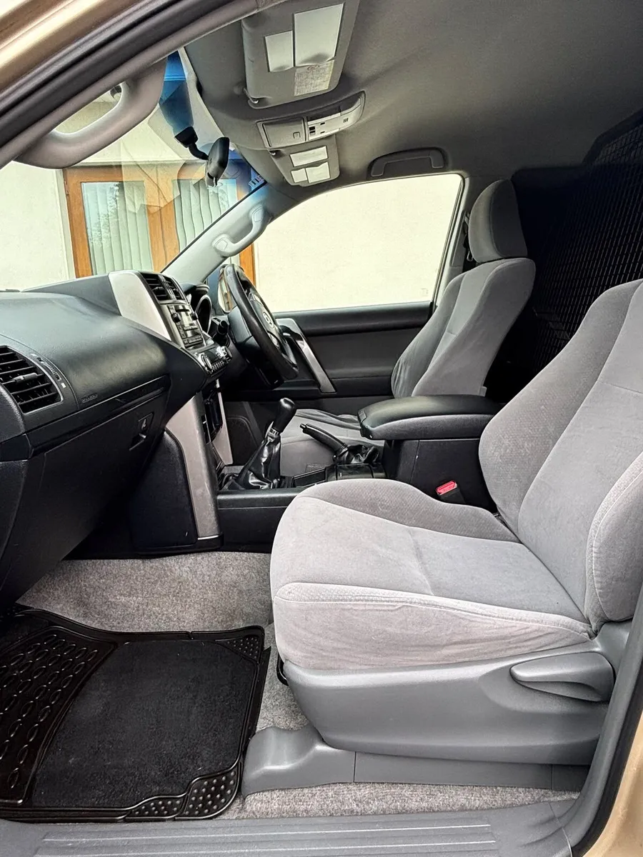 Toyota  landcruiser  jeep - Image 4