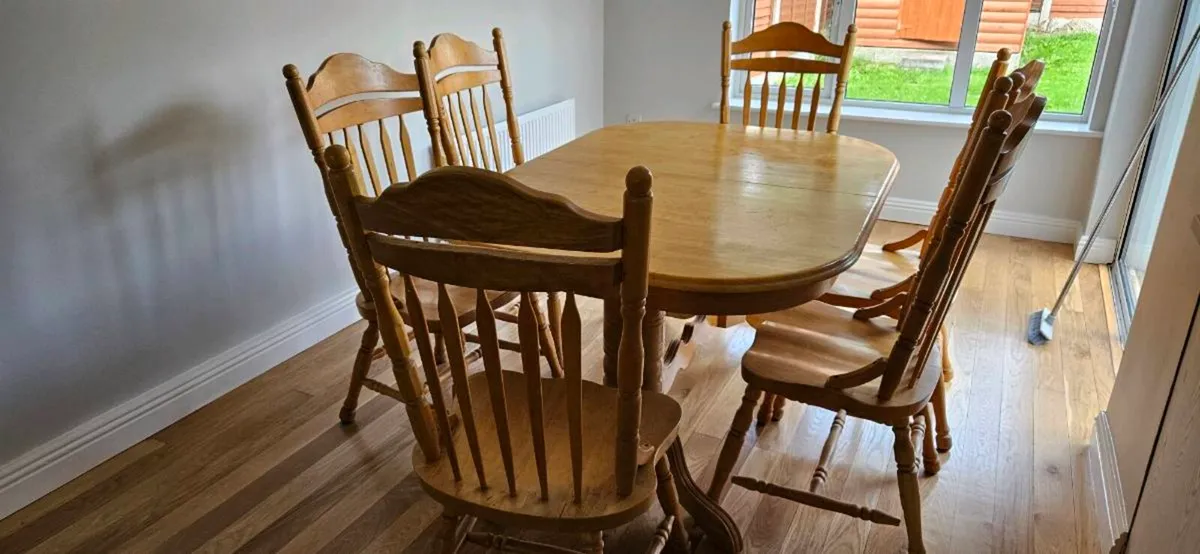 Table and 6 chairs - Image 2