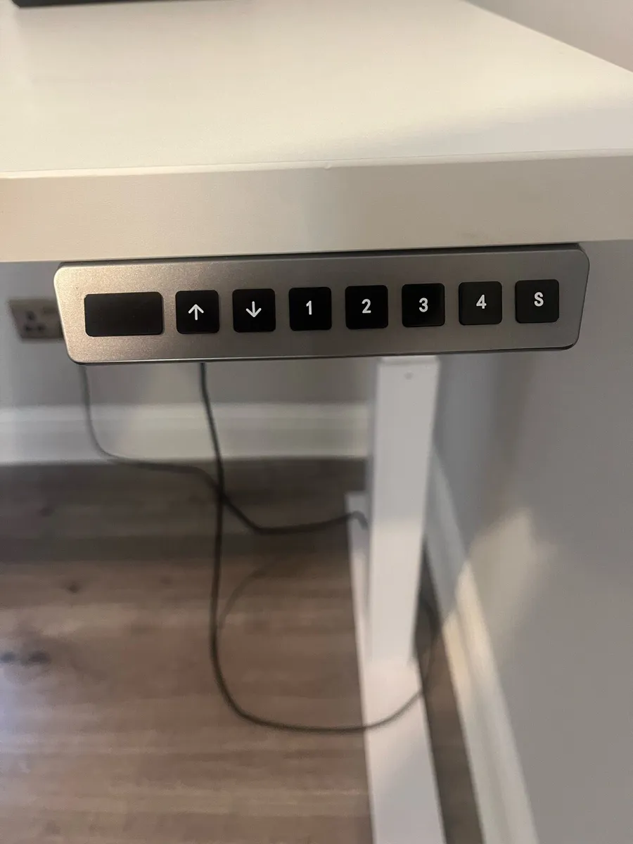 Adjustable desk - Image 2
