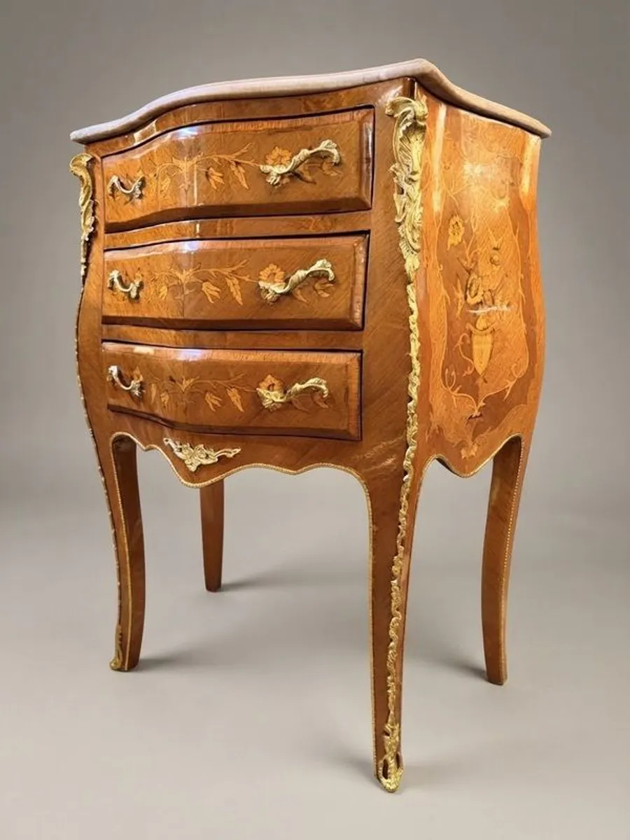Pair of Mahogany and Kingwood Veneer Bombe Bedside Lockers / Nightstands - Image 4