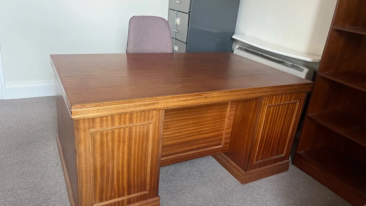 Executive desk - Image 1