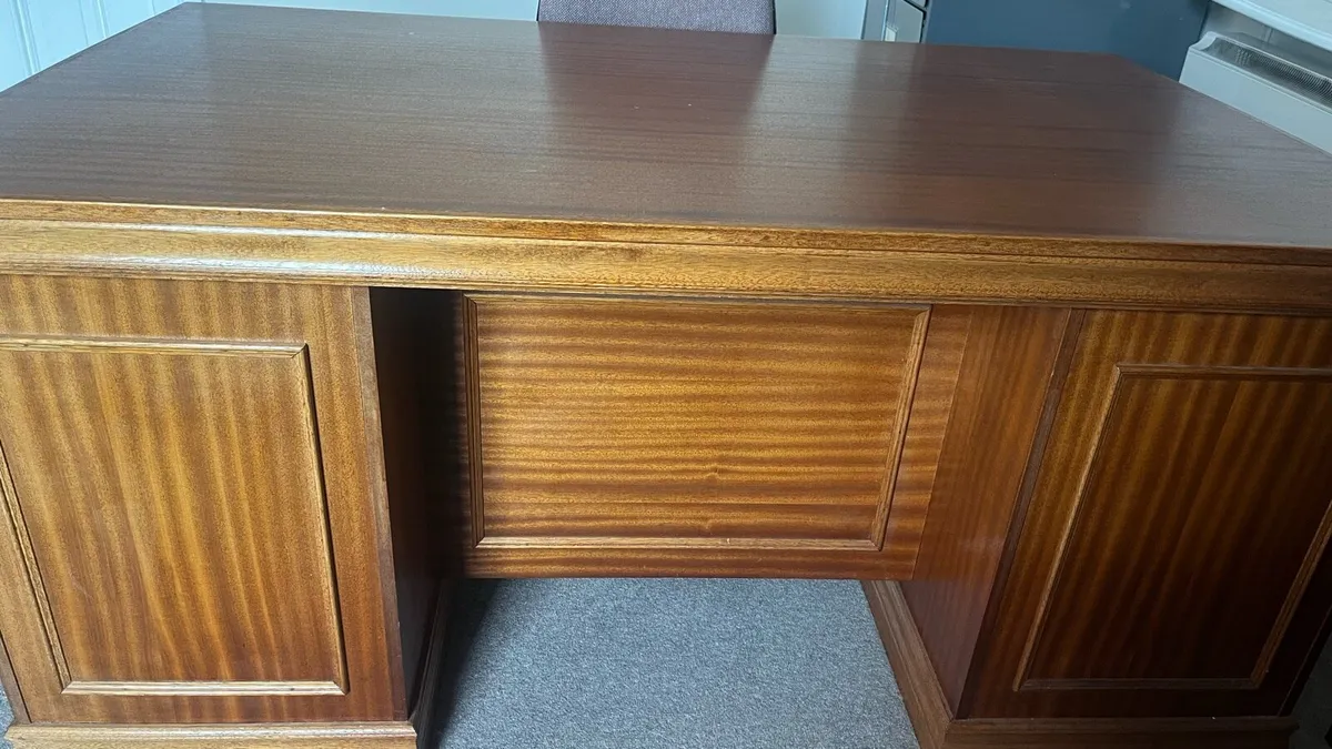 Executive desk - Image 2