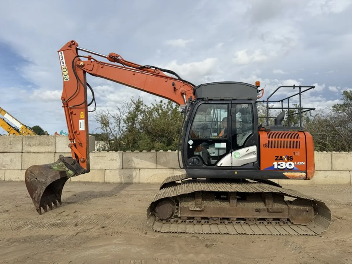 2020 HITACHI ZX130LC-6 BOGMASTER EXCAVATOR - Image 3