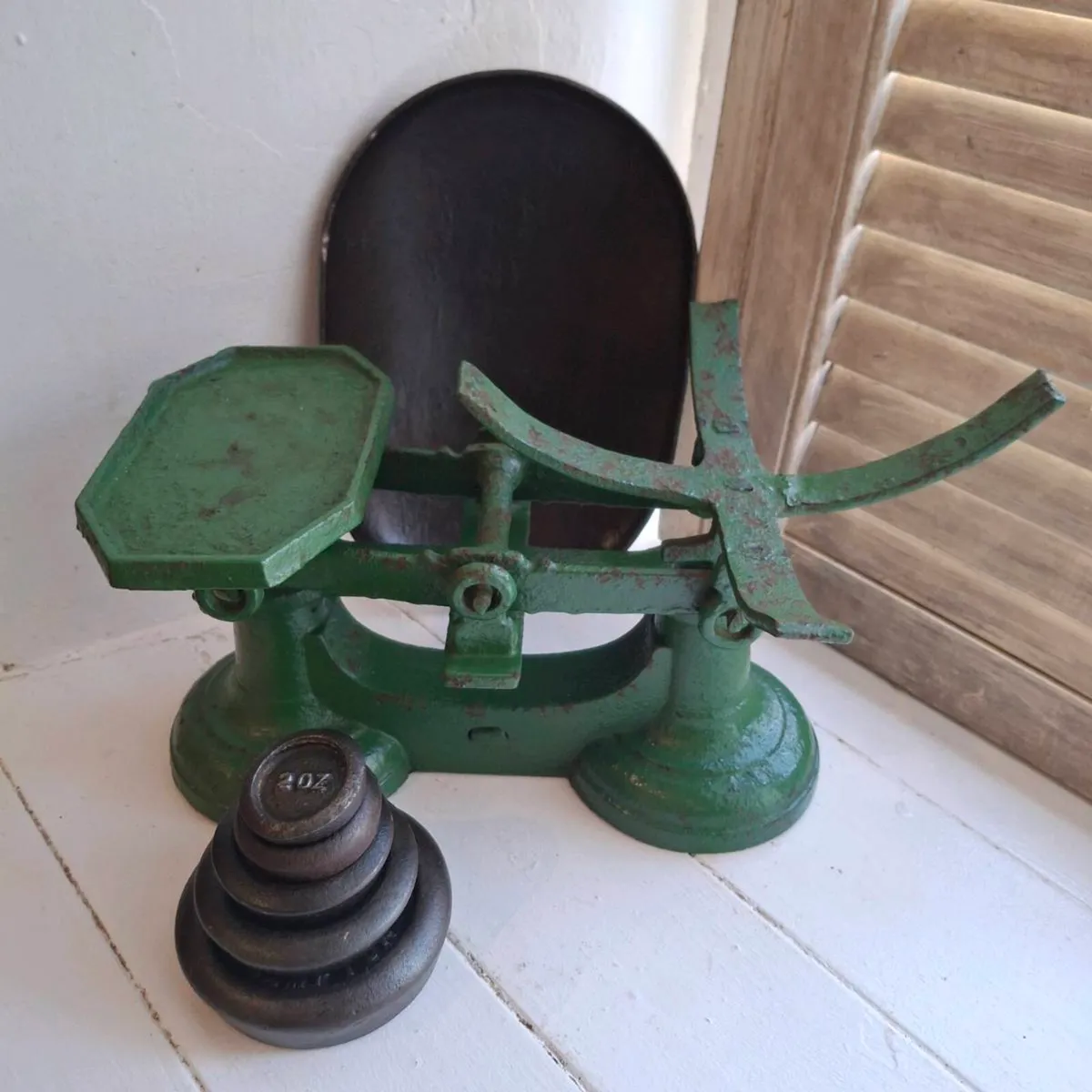 Vintage Cast-Iron Kitchen Balance Scale - Image 4