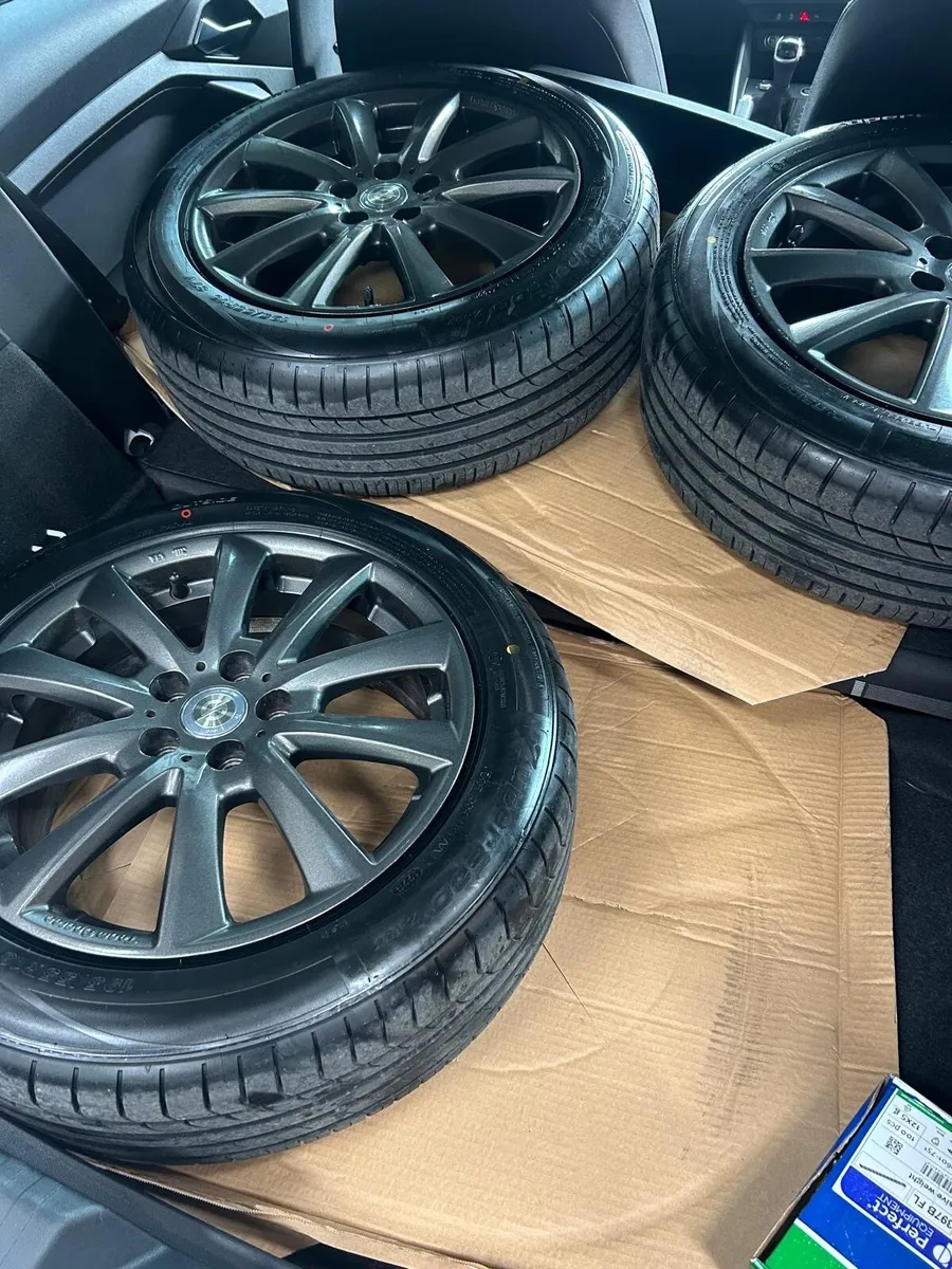 Car tyres - Image 1