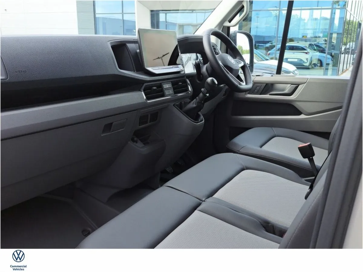 Volkswagen Crafter 0% Finance Highline MWB - Image 4