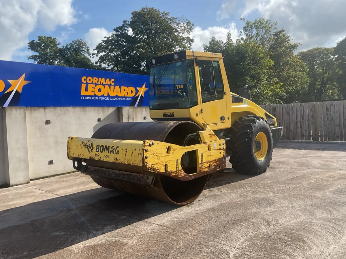 2015 BOMAG BW213DH-4i Single Drum Vibrating Roller - Image 1