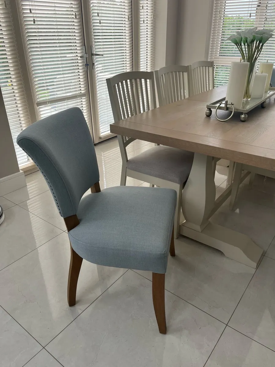 Dining Table & 8 Dining Chairs - Image 4