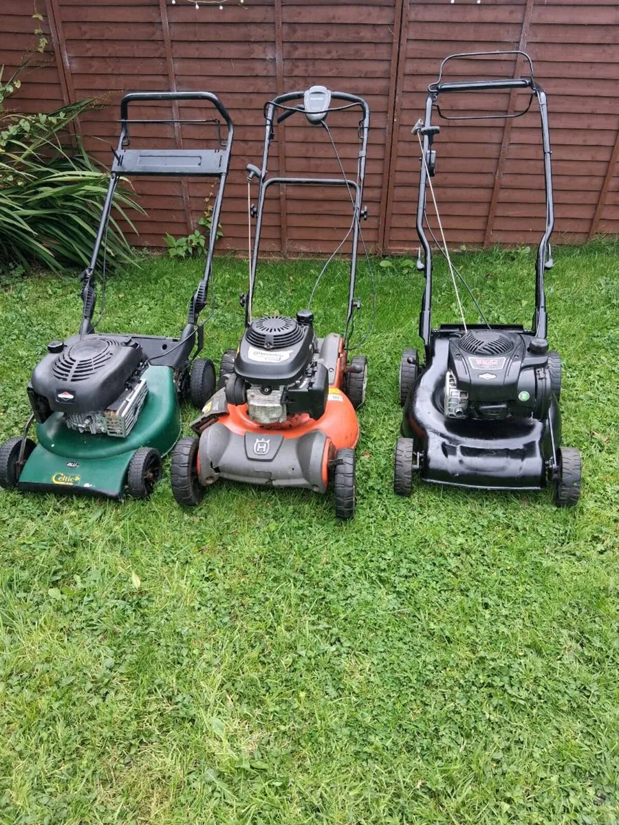 Lawnmowers for parts or repair - Image 1