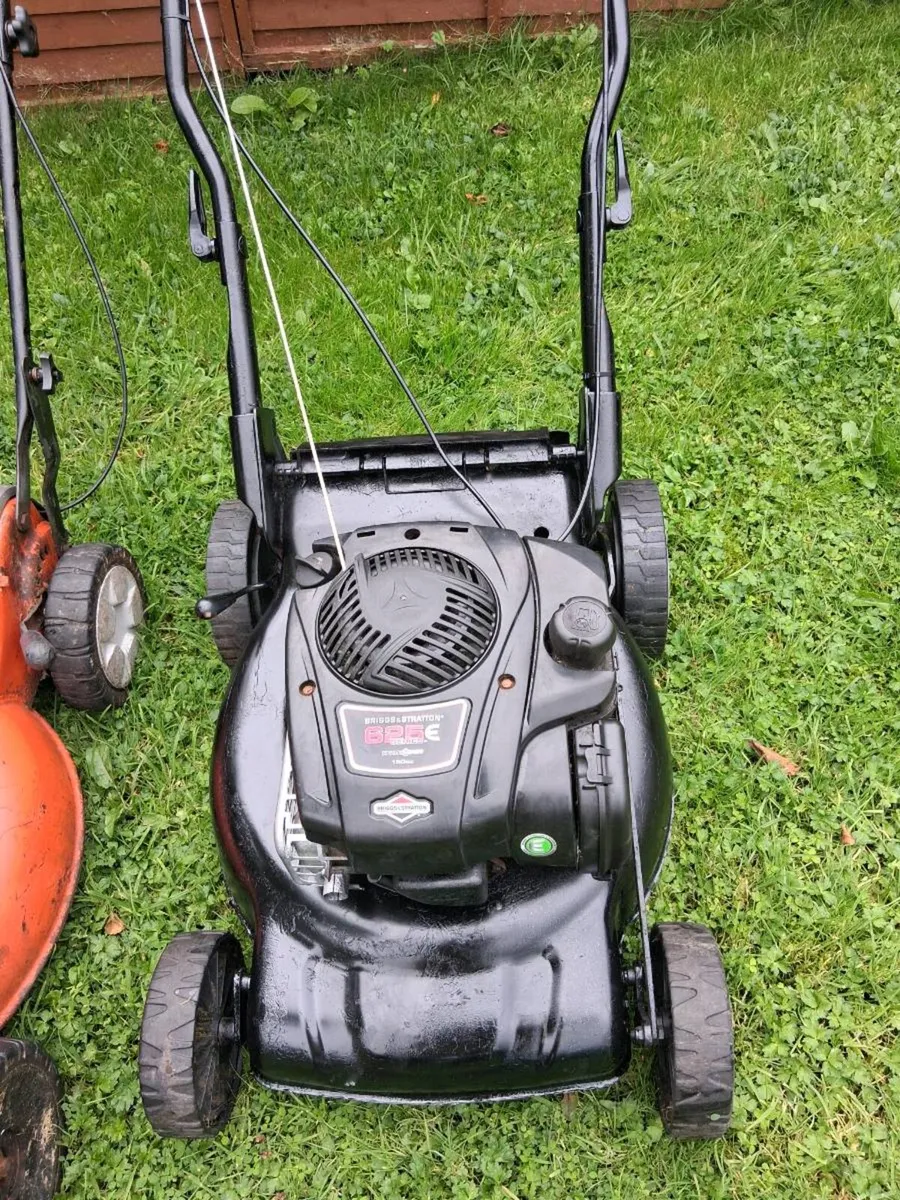 Lawnmowers for parts or repair - Image 4