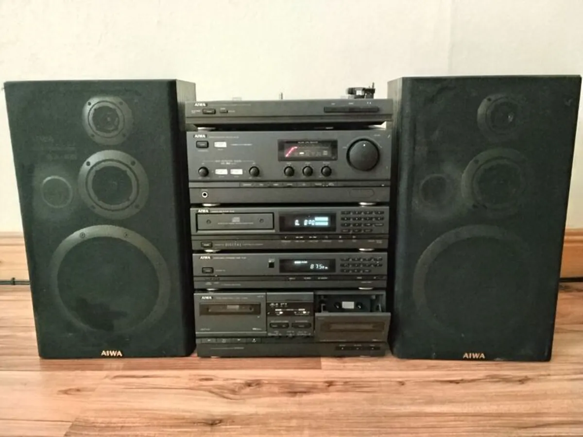 Full advert.  Aiwa stackable HIFI with 80 watt 3 way bass reflex speakers.