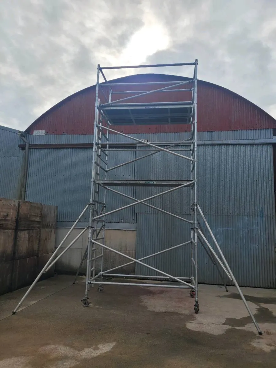 Aluminium scaffold tower,  FREE DELIVERY - Image 2