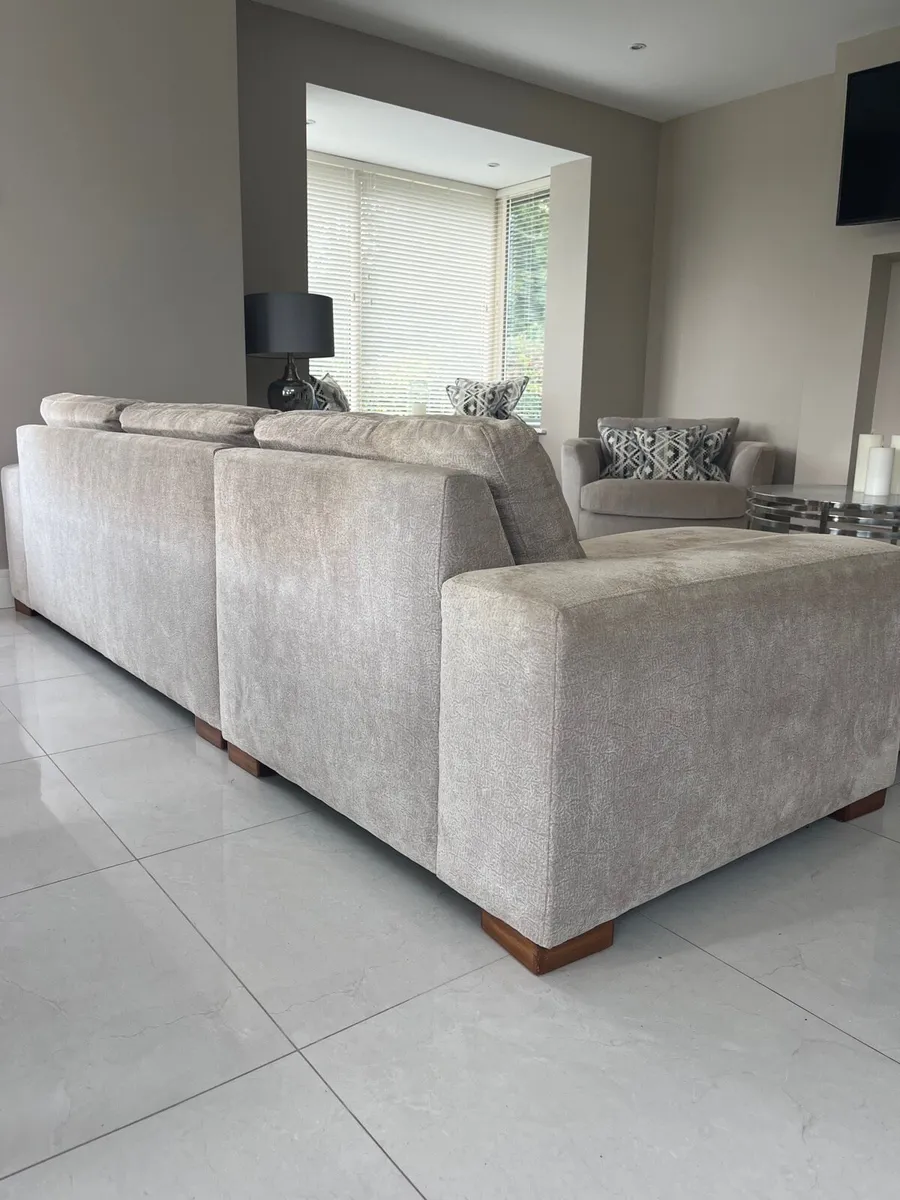 Couch - Image 4
