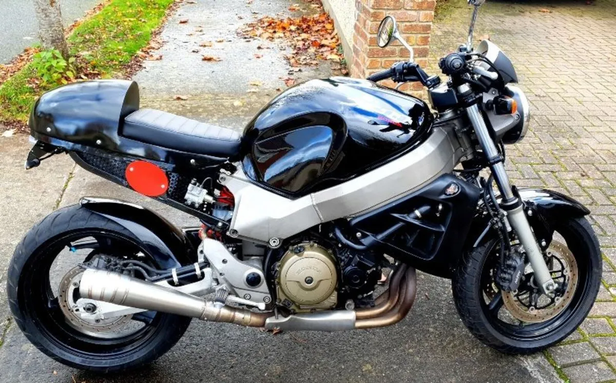 2001 Honda X11 - CBR1100SF - Image 1