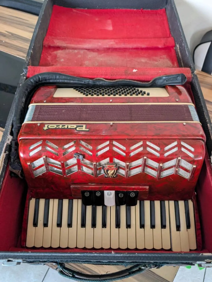 Vintage Parrot 34-key, 72-bass piano accordion - Image 1