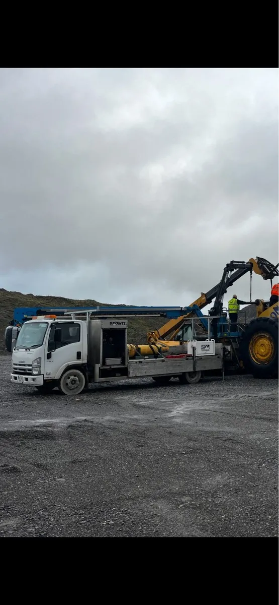 2010 Isuzu Forwarder 7.5T Rear Crane - Image 3