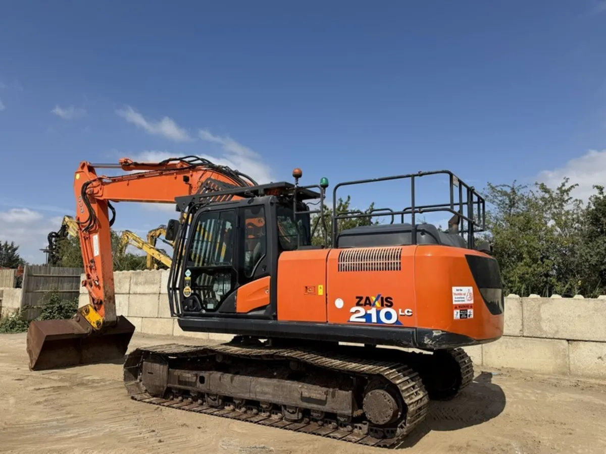 2018 Hitachi ZX210LC-6 - Image 3
