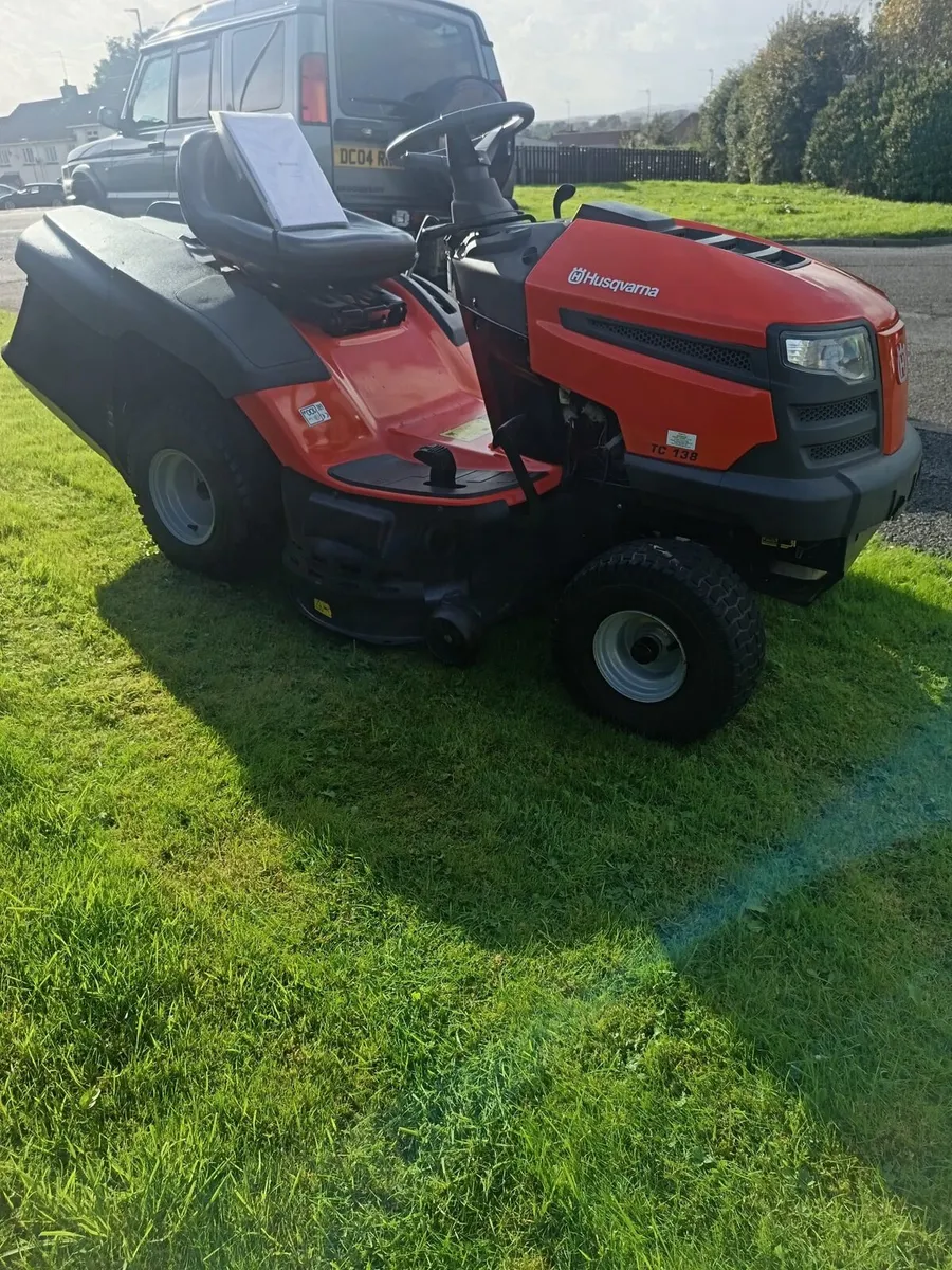 Husquvarna petrol ride on lawnmower - Image 3