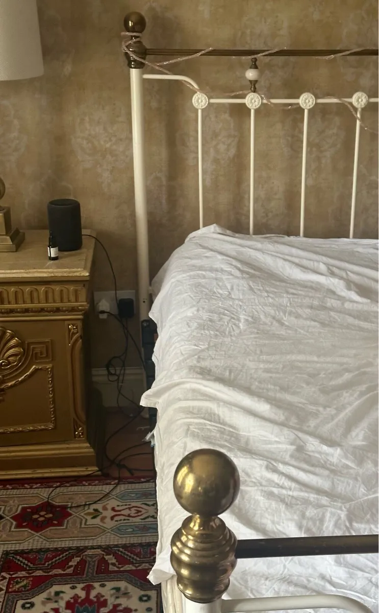 Bedroom furniture - Image 1
