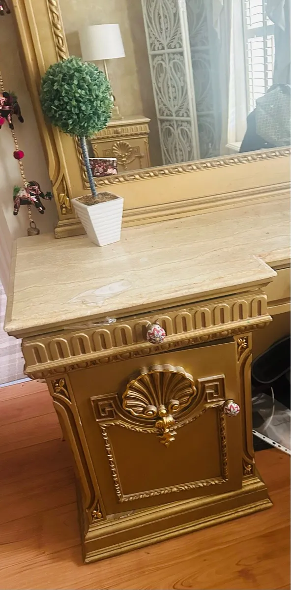 Bedroom furniture - Image 4