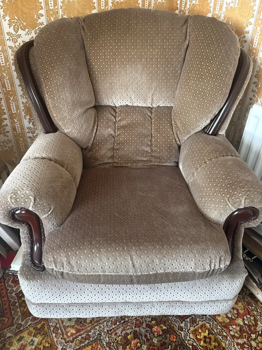Couch and two chairs - Image 3