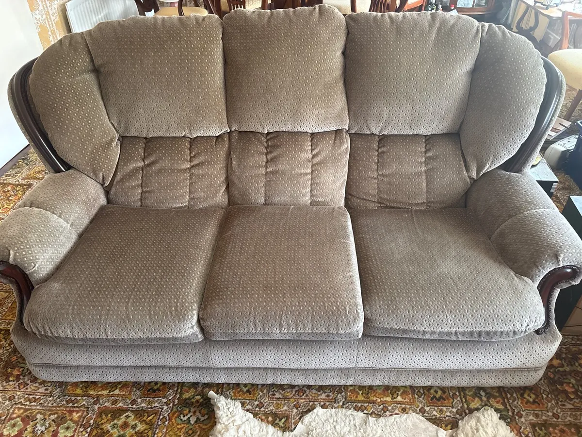 Couch and two chairs - Image 4