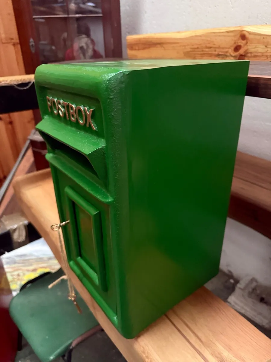 Cast Iron Post Box £160 - Image 2