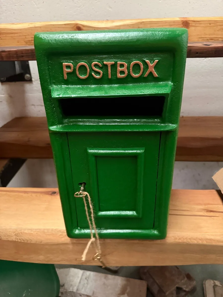 Cast Iron Post Box £160 - Image 3