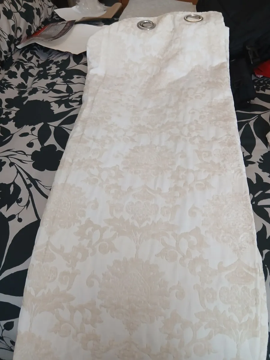 Curtains - Image 4