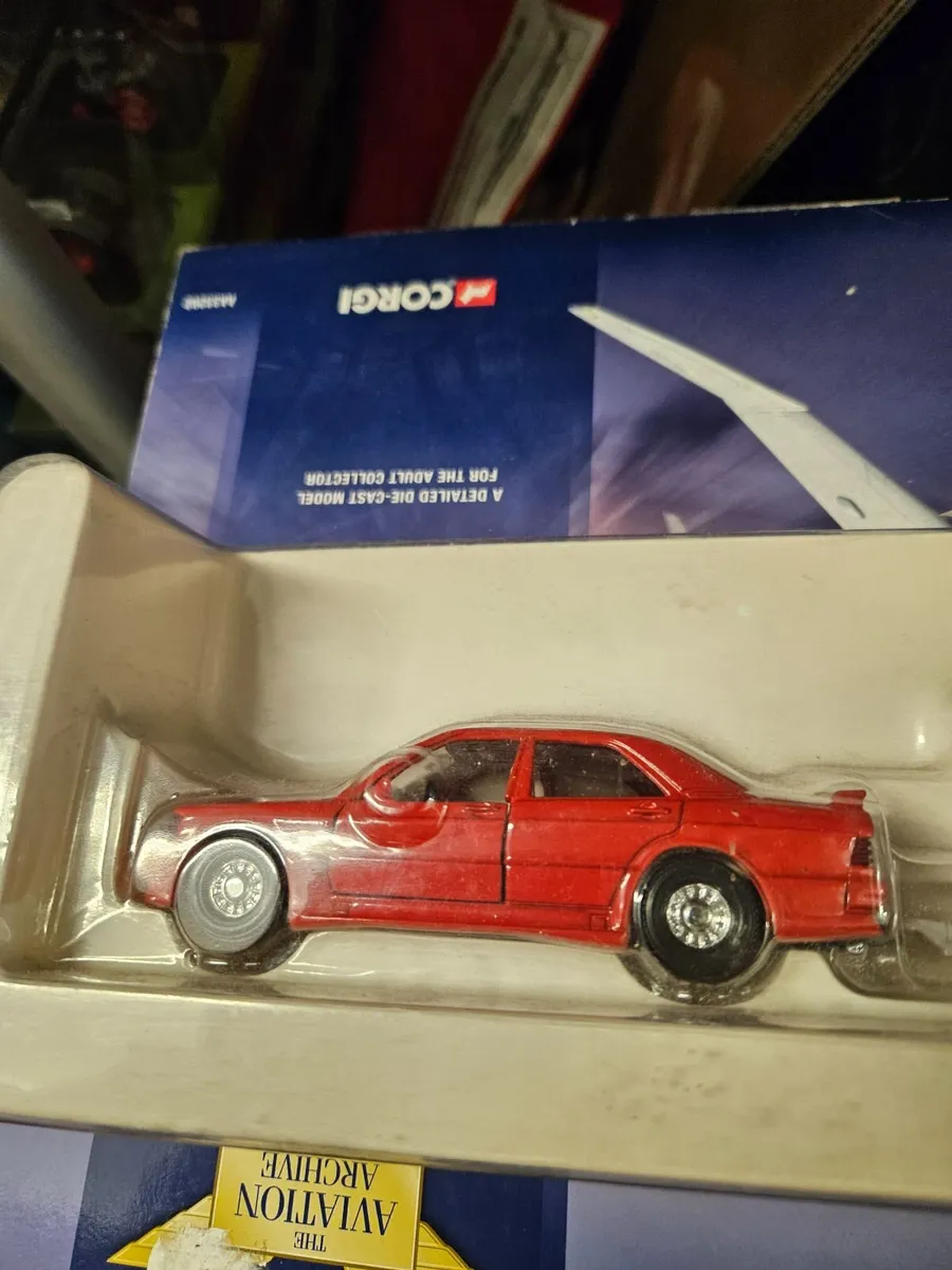 Corgi Mercedes and Caravan Set - Image 3